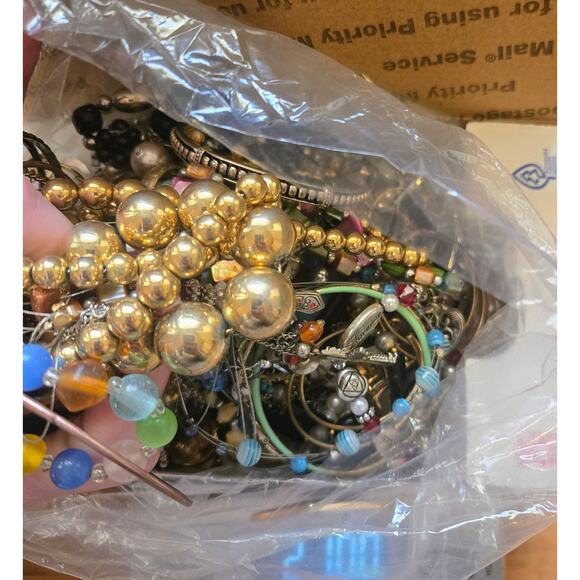 2.5 Lbs Vintage & Modern Jewelry Lot Variety Wearable and/or To Repurpose Craft - Picture 5 of 6